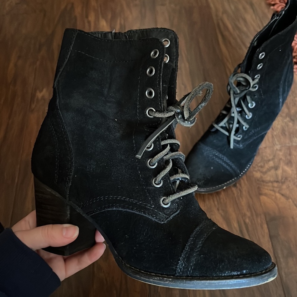 Steve Madden lace up boots